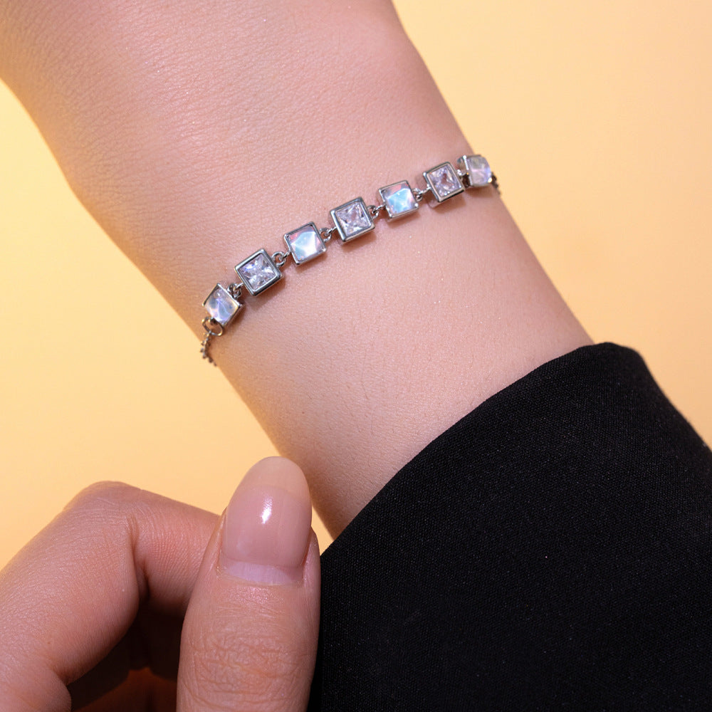 Bracciale da donna di lusso geometrico quadrato con occhio di gatto e zirconi, in acciaio al titanio con intarsi di strass e placcatura anti-ossidazione