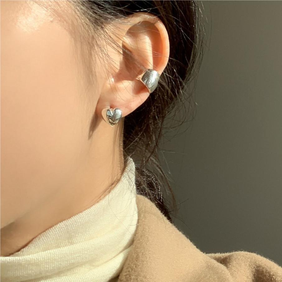 Pendientes minimalistas de tuerca con forma de corazón de plata de ley 925 con baño de oro para mujer
