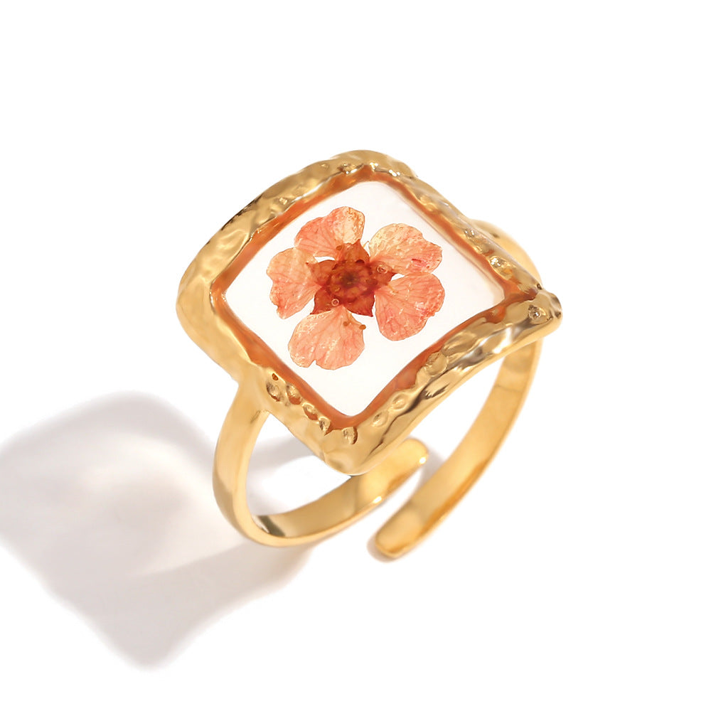 Anillo de acero inoxidable con textura martillada estilo vintage y baño de oro de 18 quilates, diseño floral de banda abierta ovalada para mujer