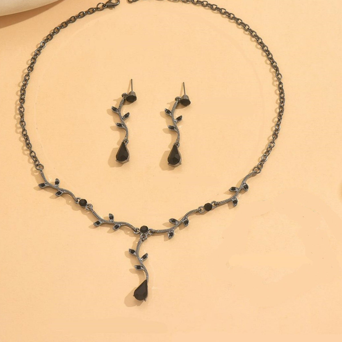 Minimalist Luxury Drop-Shaped Necklace Set with Alloy Chain and Rhinestone Pendant for Women