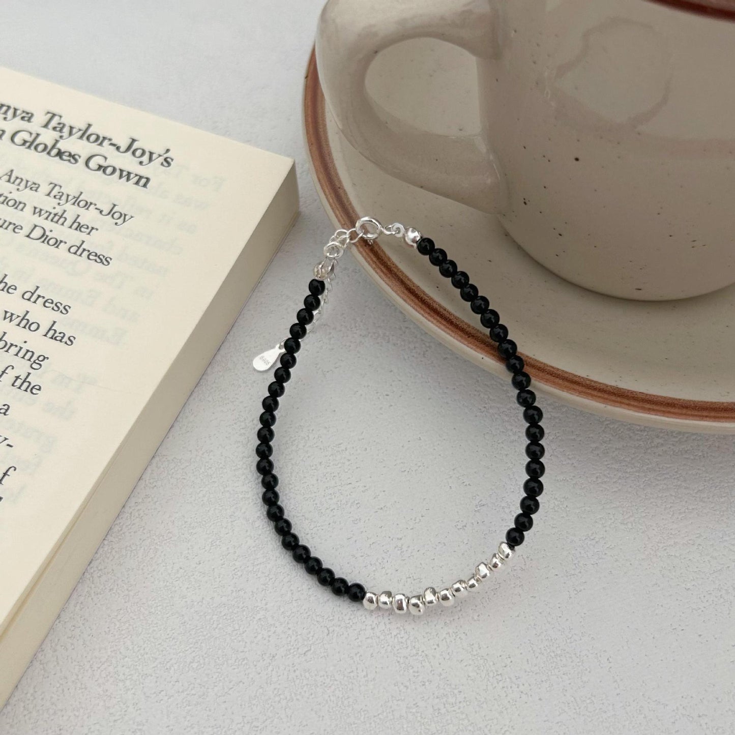 Bracciale Minimalista Geometrico Irregolare con Onice Nera in Argento Sterling 925 con Finitura Placcata