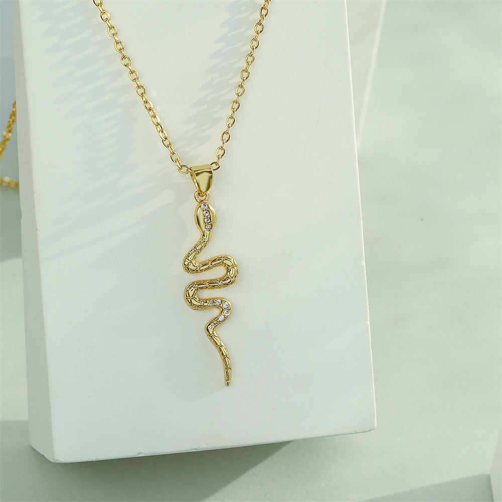 Collana con Ciondolo a Forma di Serpente Minimalista da Donna in Rame con Zirconi Micro-Incastonati e Placcatura in Oro 18K