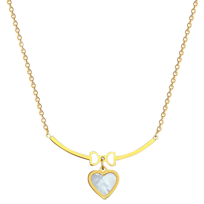 Collana Minimalista con Ciondolo a Farfalla e Cuore in Acciaio al Titanio per Donna con Placcatura in Oro e Catena a Maglie con Design Geometrico