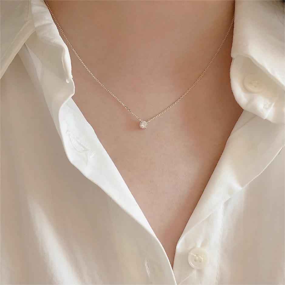 Collar Colgante Geométrico Minimalista de Plata de Ley 925 con Engaste de Circonita de Cuatro Garras en Cadena Cubana
