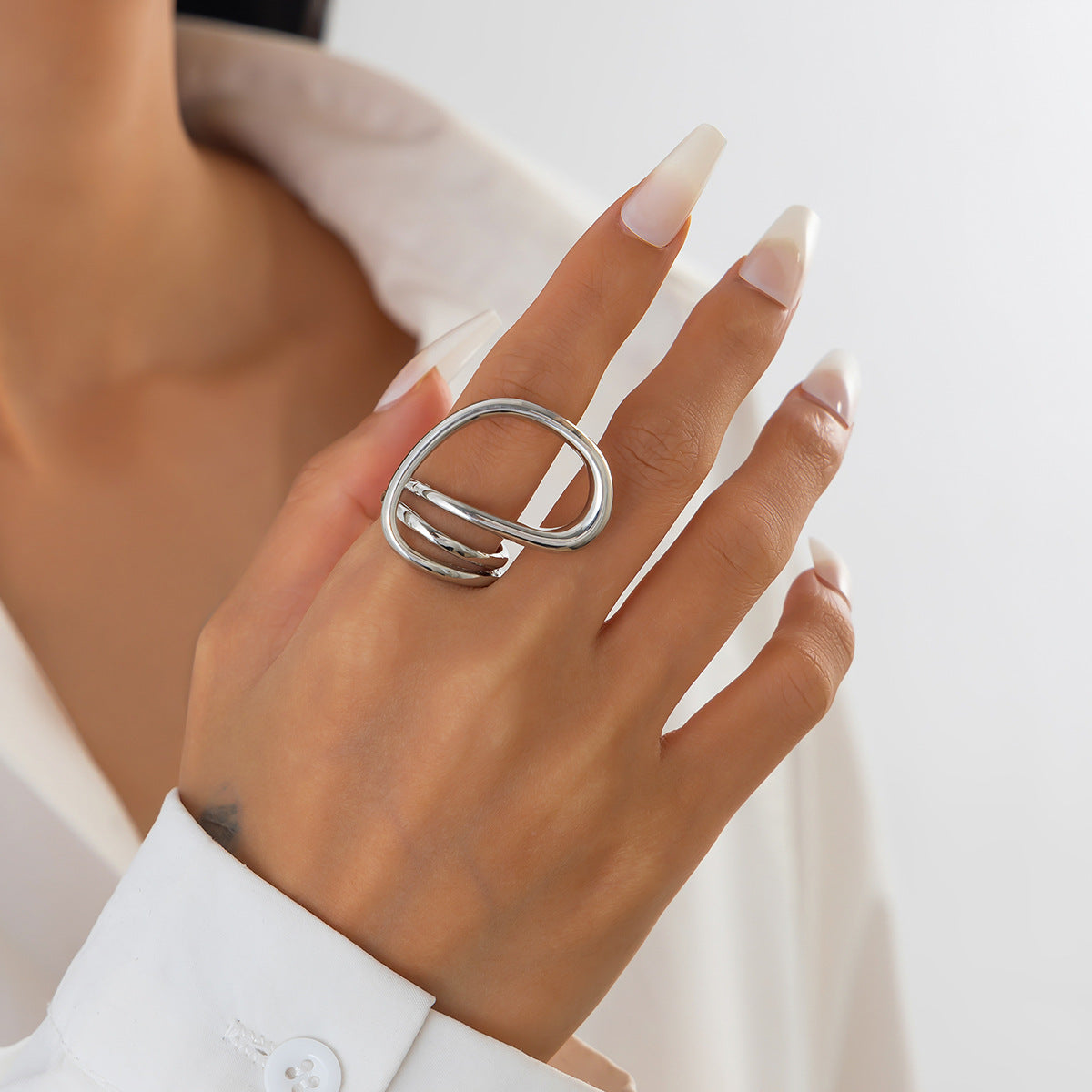 Bracciale irregolare in lega lucida a forma di foglia con bracciale aperto a strisce testurizzate