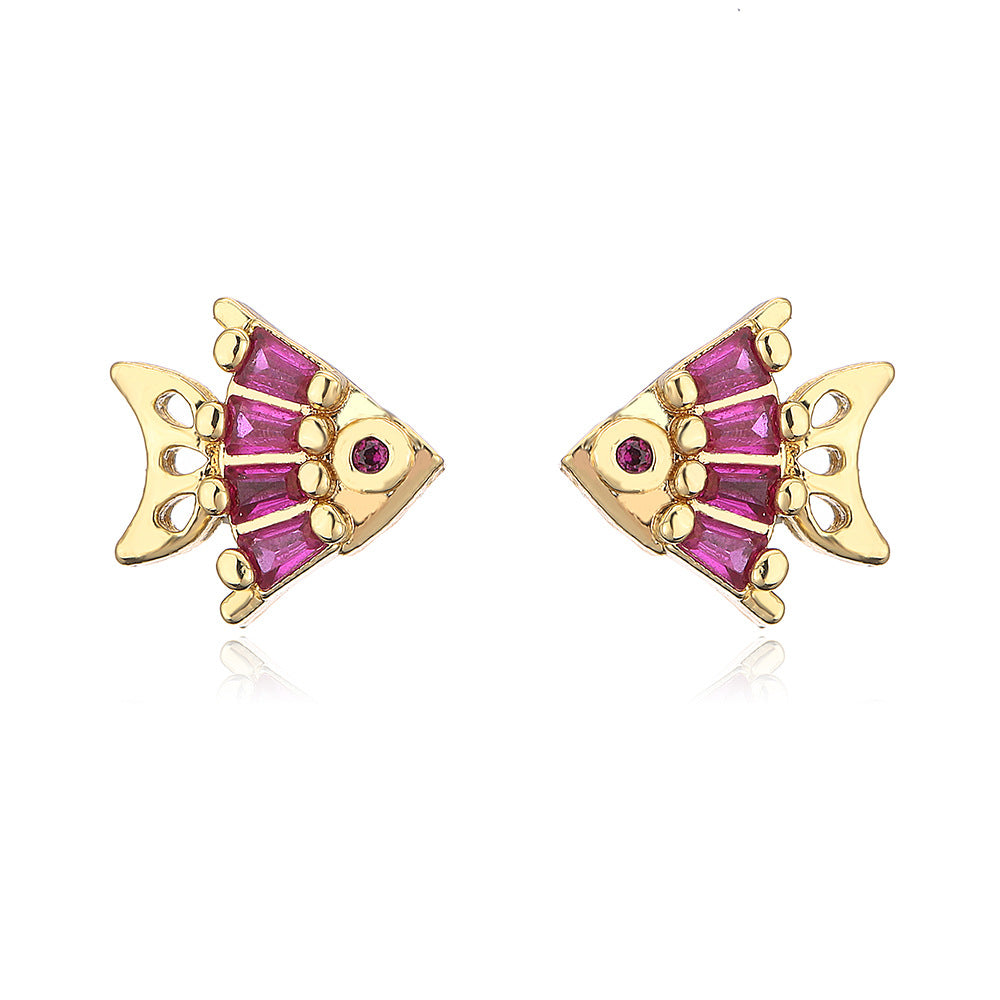 Orecchini a perno geometrici con pesce in rame placcato oro 18 carati con micro-incastonatura di zirconi, in stile minimalista