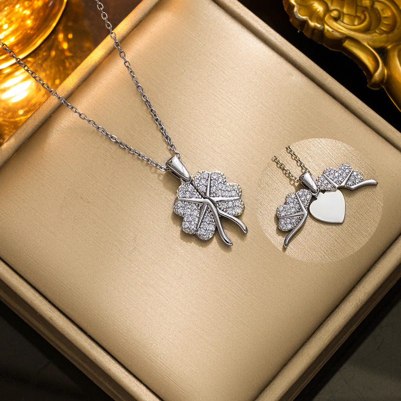 Collar Colgante de Trébol de Lujo con Diseño Abrible y Opción de Grabado para Mujer, Acero de Titanio con Incrustaciones de Diamantes de Imitación, Motivos de Corazones y Alas en Cadena Tipo O