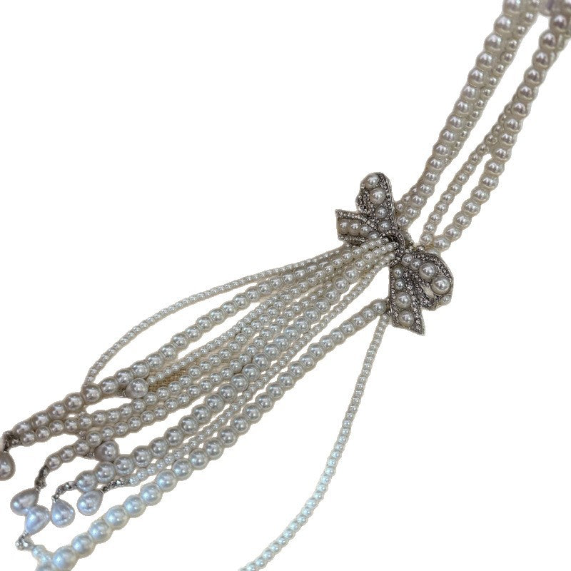 Elegante collar con colgante de lazo de diamantes de imitación de estilo francés en aleación con detalles de perlas de imitación, delicada cadena para la clavícula para mujer