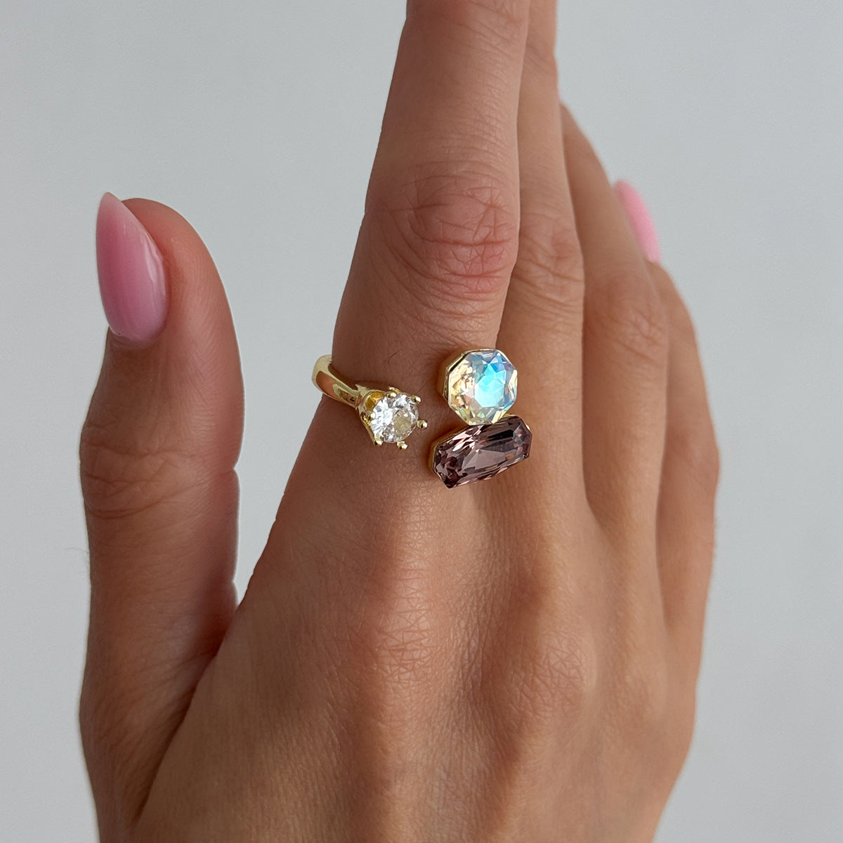 Luxury Elegant Geometric Oval Zinc Alloy Plated Ring with Cubic Zirconia and Pearl Inlay for Women