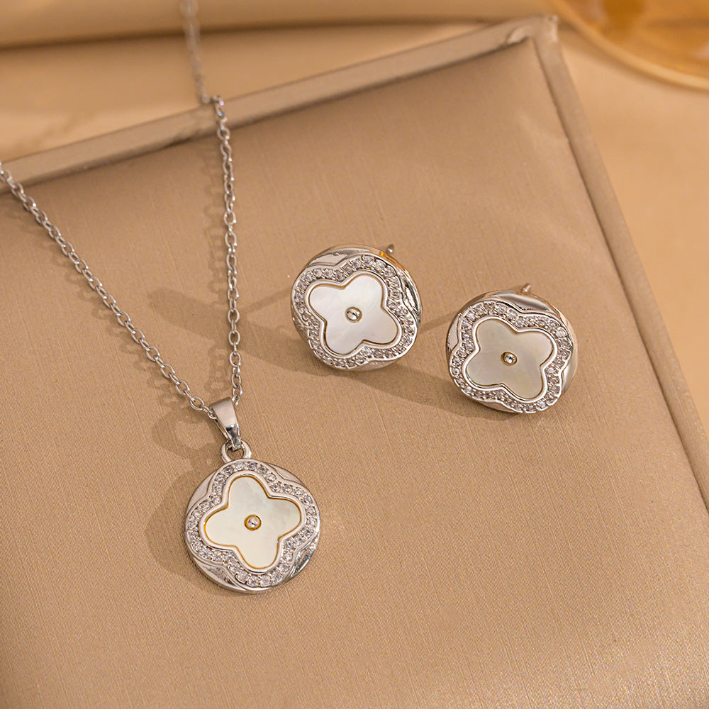 Collana da donna a quadrifoglio minimalista con zirconi in acciaio al titanio con placcatura sottovuoto e catena a serpente