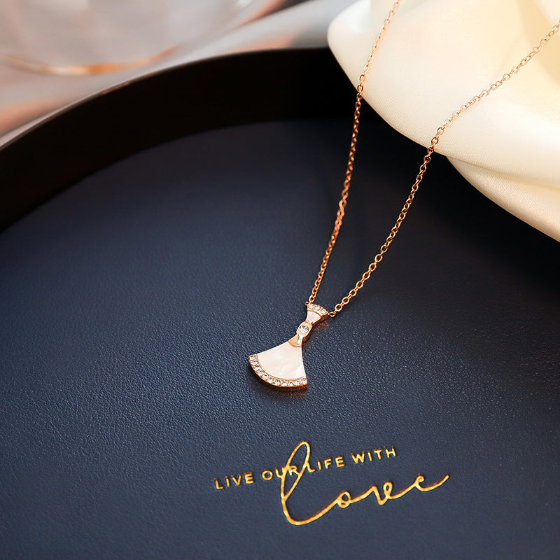 Minimalist Fan-Shaped Mother-of-Pearl Pendant Necklace for Women in Titanium Steel with Rose Gold Plating and O-Chain
