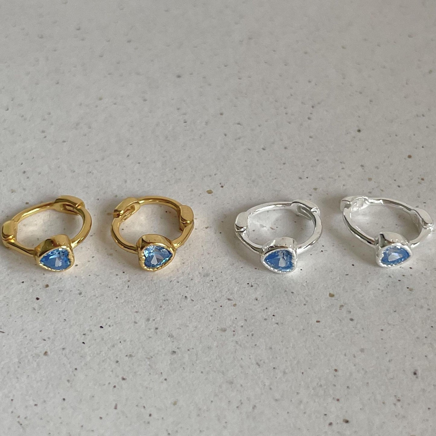 Orecchini a perno minimalisti a forma di cuore in argento sterling 925 con intarsio di zircone blu, ipoallergenici e versatili gioielli per l'uso quotidiano