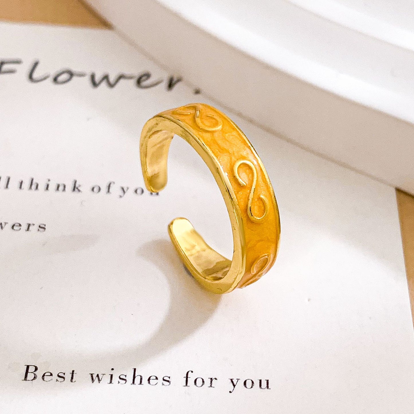 Anello aperto regolabile da donna placcato oro con motivo a cuore minimalista