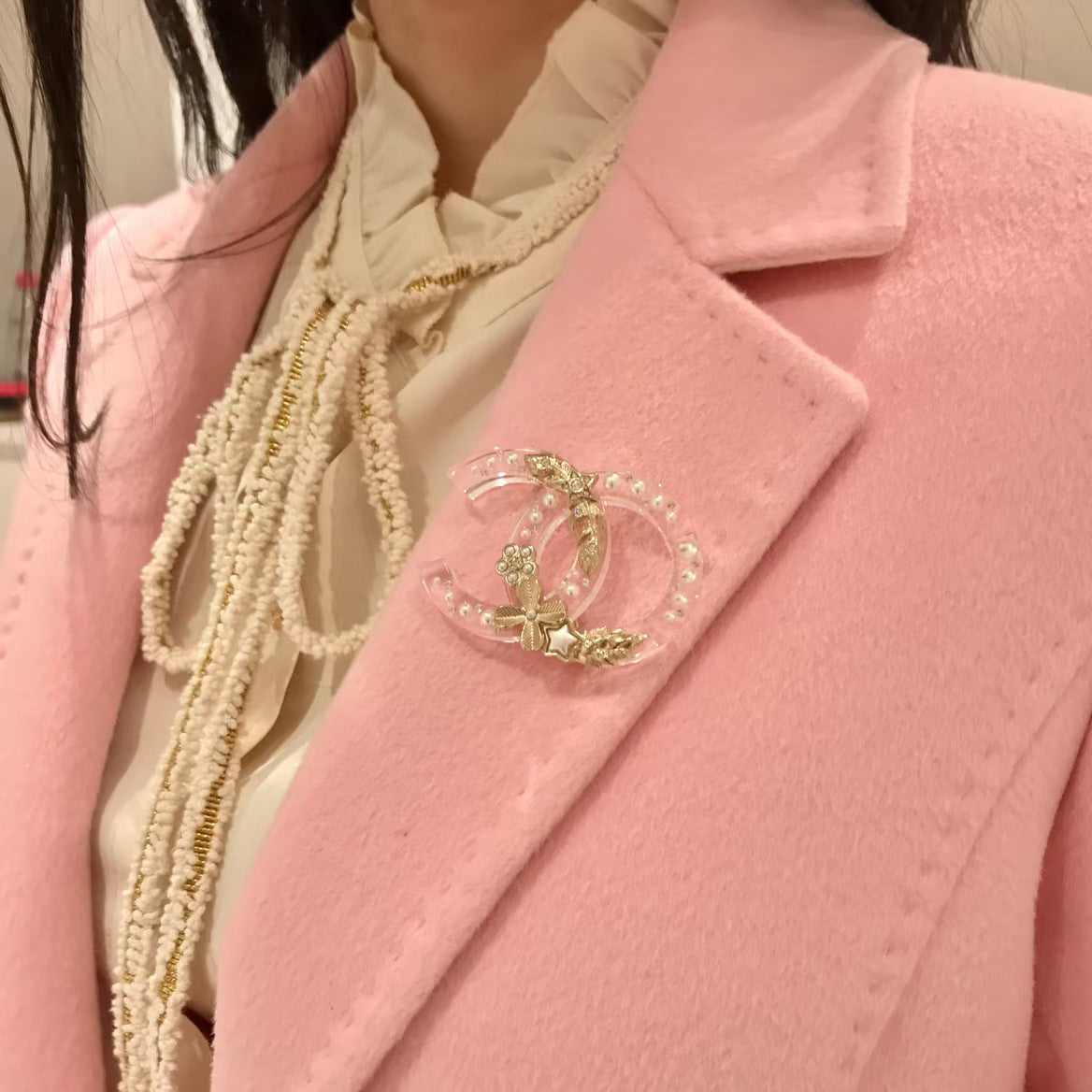 Broche Acrílico Chapado con Letra Lujosa Dulce para Mujer