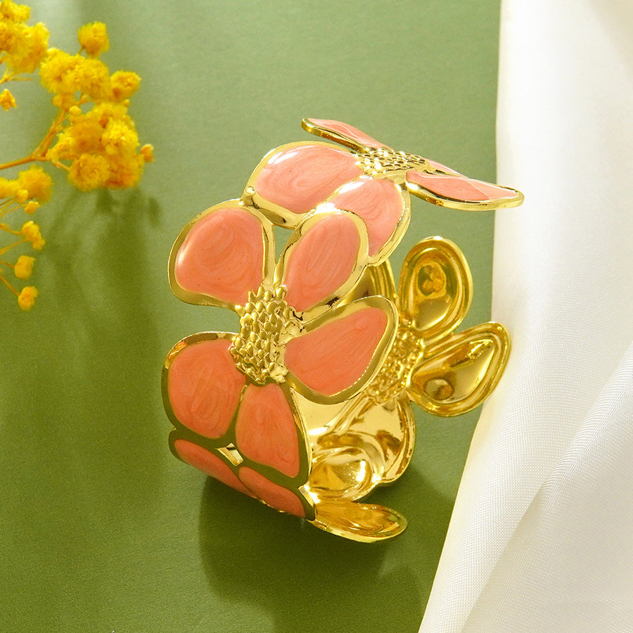 Elegante Pulsera Abierta de Lujo Floral con Esmalte de Aceite de Acero Inoxidable y Titanio con Cereza