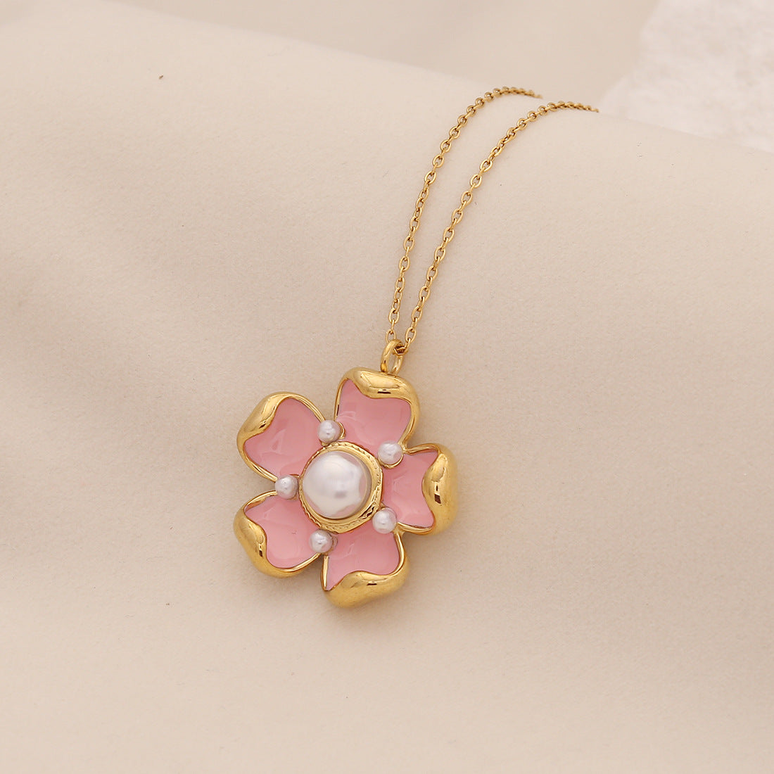 Fashionable Floral Pearl-Look 3D Flower Stainless Steel Pendant Necklace for Women