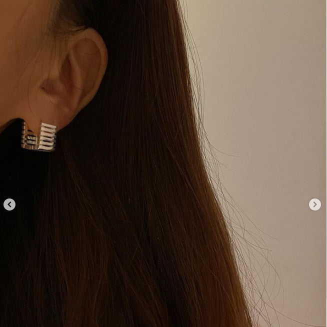 Pendientes Minimalistas de Tuerca Cuadrados Geométricos para Mujer en Plata de Ley 925 con Baño de Oro