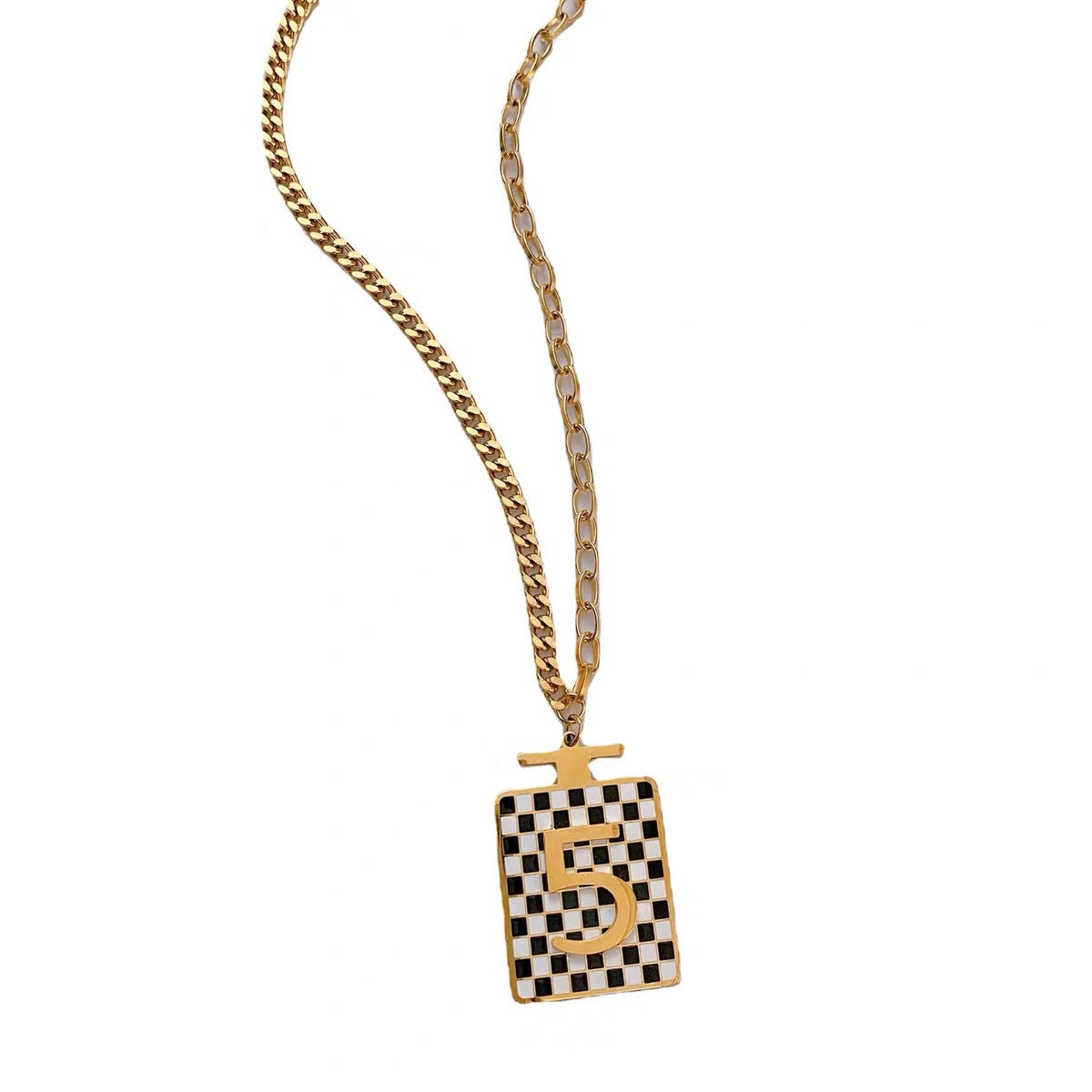Collana con ciondolo a forma di bottiglia di profumo a scacchi minimalista in bianco e nero da donna in acciaio al titanio, catena a serpente, accessorio alla moda per l'ufficio