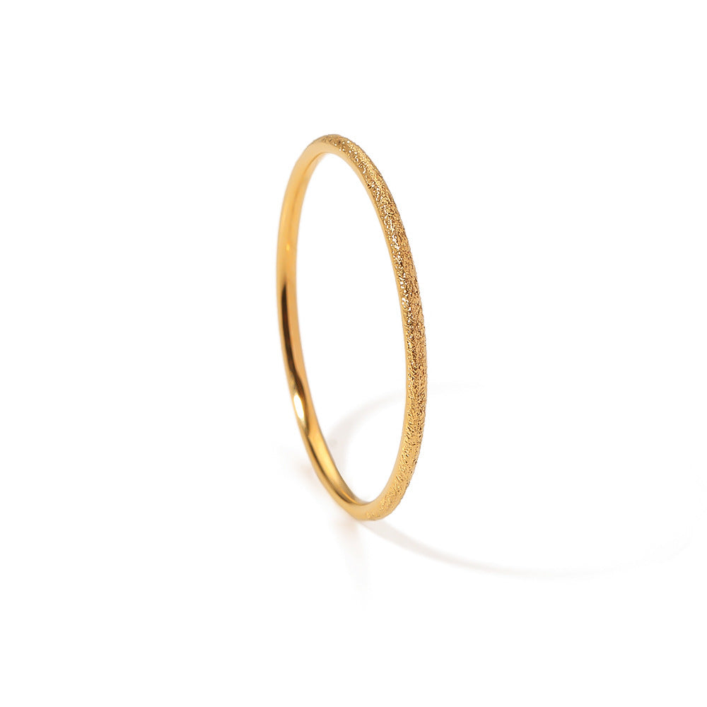 Anello da donna alla moda minimalista geometrico rotondo opaco in acciaio inossidabile placcato oro 18 carati