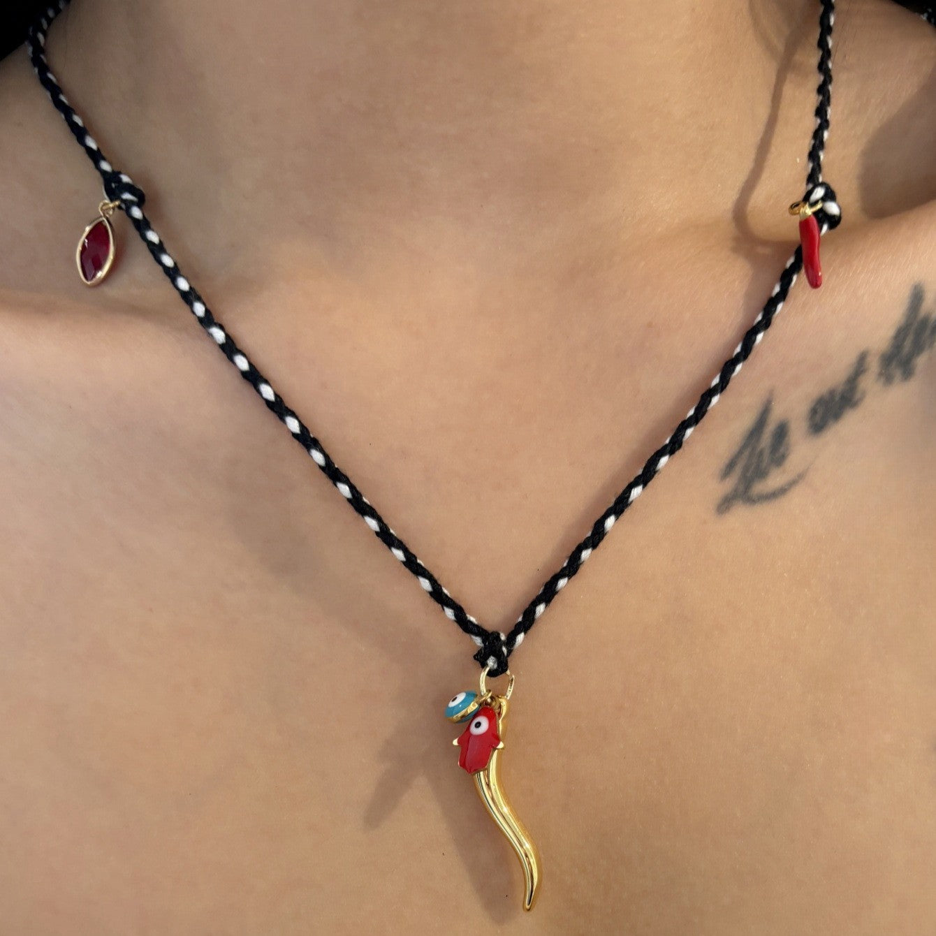 Geometric Star-Eye Pendant Necklace in Gold-Plated Copper for Women with Tarot-Inspired Colorful Design