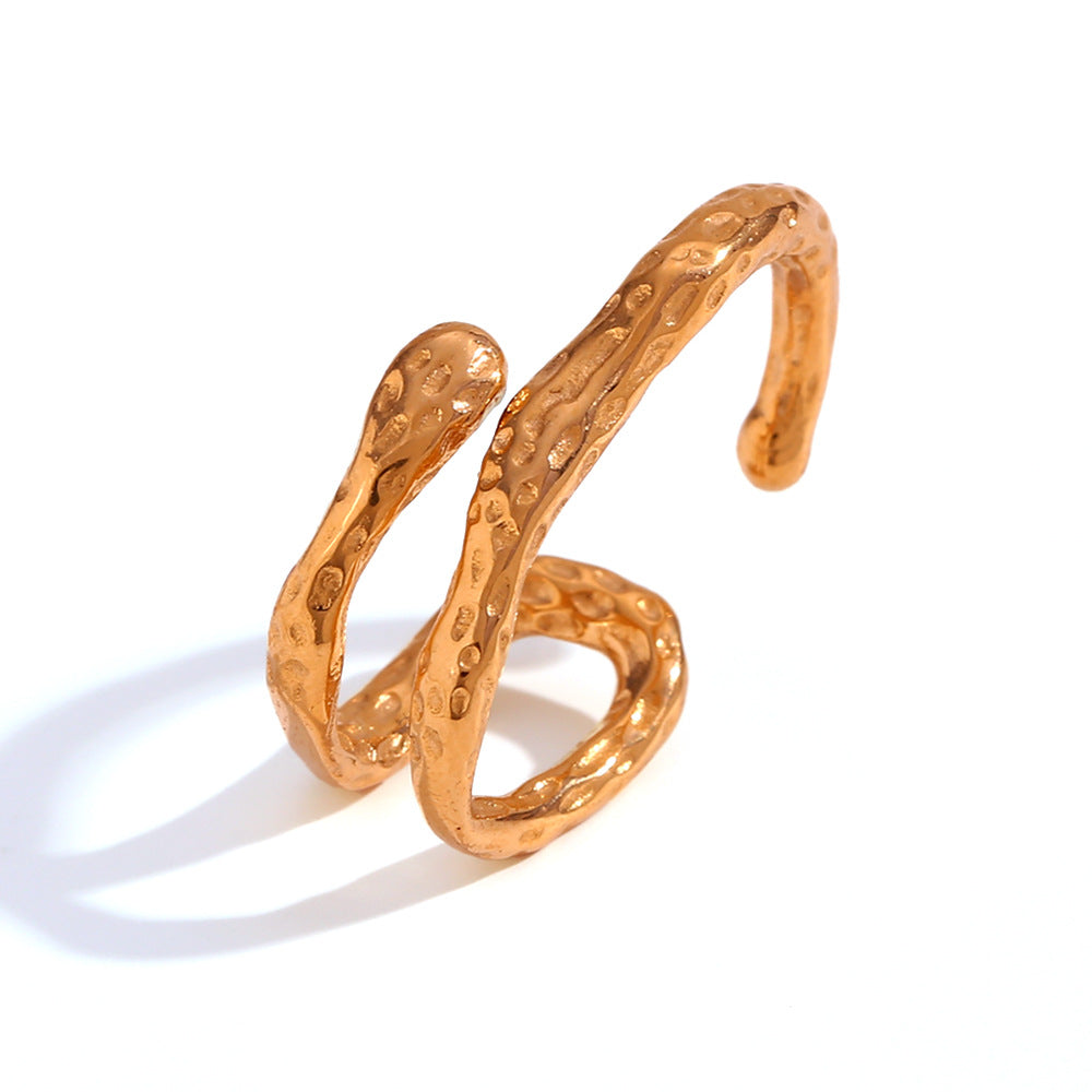 Orecchino a Clip Geometrico Minimalista in Acciaio Inox da Donna Placcato Oro 18K con Superficie Irregolare