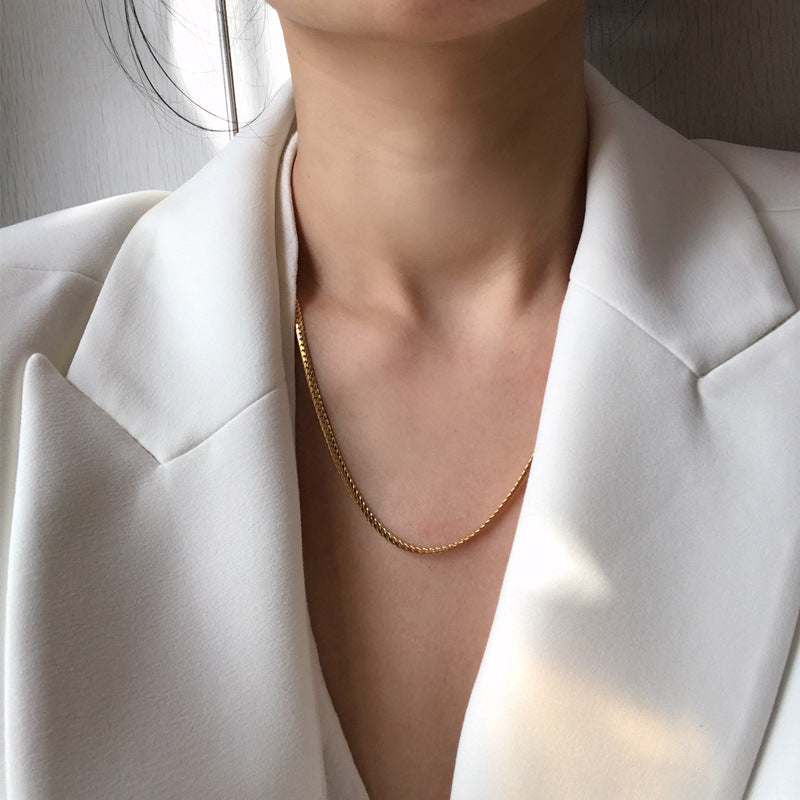 Collar Minimalista de Cadena de Látigo para Hip-Hop de Tono Frío en Acero de Titanio con Chapado en Oro para Mujeres y Hombres