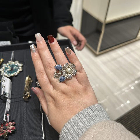 Elegante Collana da Donna in Ottone Placcato Oro con Strass e Fiori di Lusso