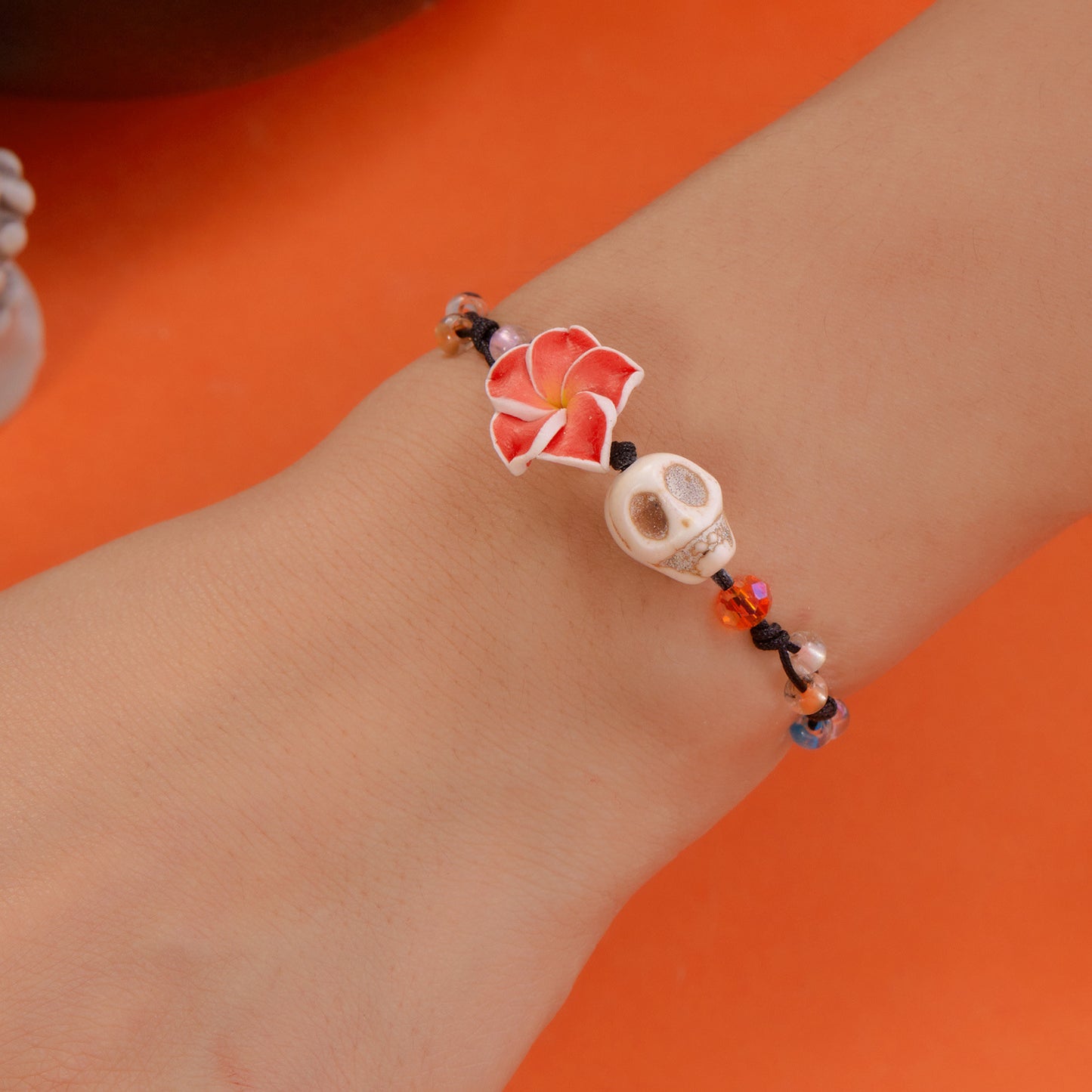 Pulsera de resina con calavera de calabaza de Halloween dulce y atrevida con motivos florales para mujeres y hombres