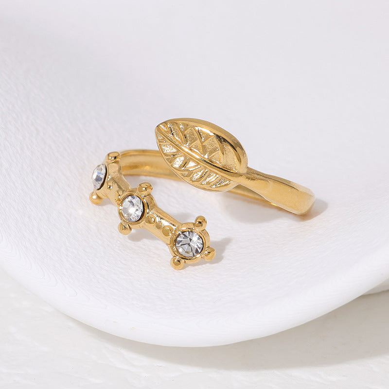 Anillo Minimalista con Diseño de Hoja de Acero de Titanio con Incrustaciones de Pedrería y Baño de Oro de 18K para Mujer