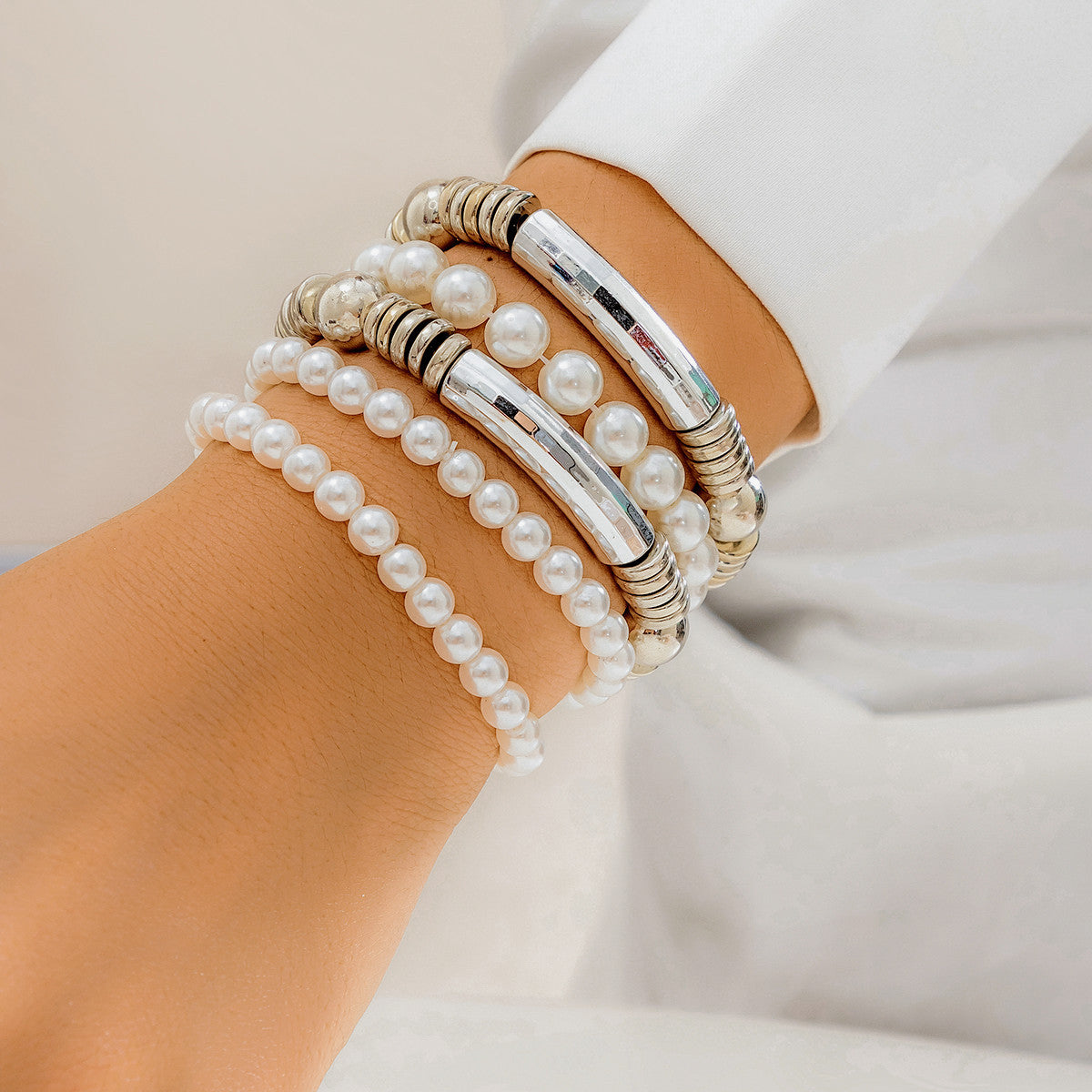 Set di braccialetti impilabili in stile cyberpunk con placcatura geometrica e perle imitate da donna