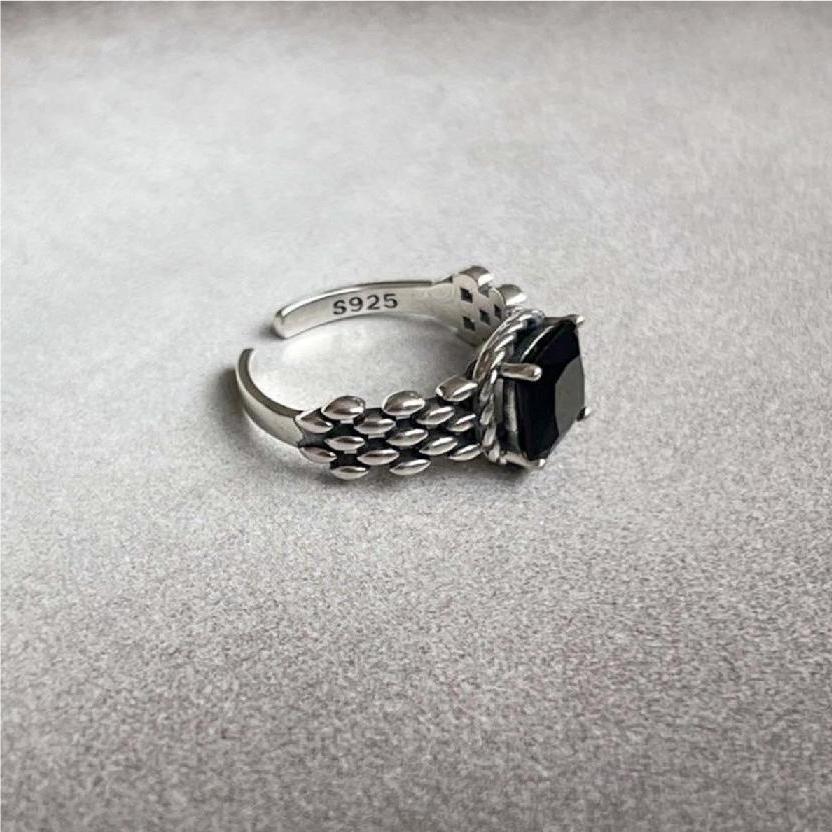Minimalist Heart-Shaped 925 Sterling Silver Ring with Black Diamond Inlay for Women