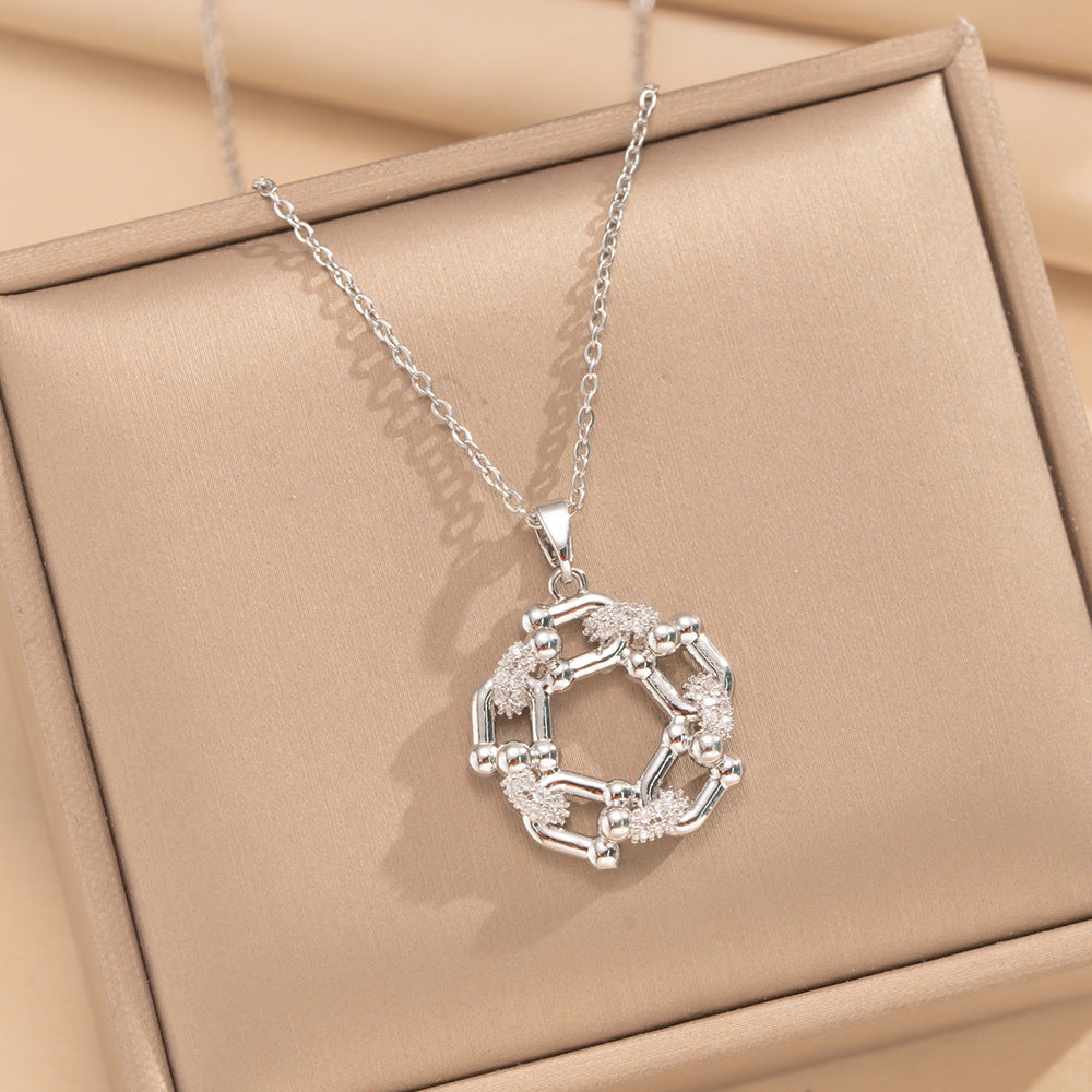 Collar colgante geométrico redondo de herradura de cobre y circonita chapado en oro de 18 quilates de lujo ligero para mujer con cadena O de acero de titanio