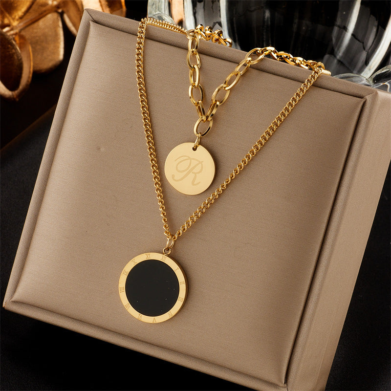 Collana a Strati Minimalista alla Moda con Ciondolo Rotondo a Cuore di Farfalla Ispirato alla Perla e Ciondolo a Ritratto in Acciaio Inossidabile con Finitura Placcata