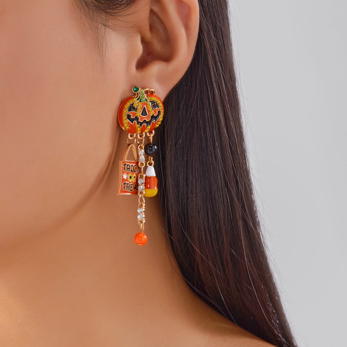 Pendientes de aro bonitos con diseño de calabaza para Halloween, para mujer, con cuerpo de aleación y acabado esmaltado