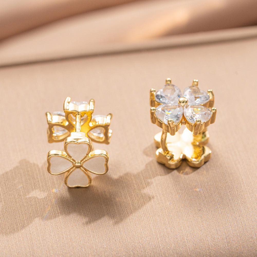 Pendientes Minimalistas de Cobre en Forma de Corazón con Chapado en Oro de 18K para Mujer — Elegantes Aretes de Trébol de Doble Cara