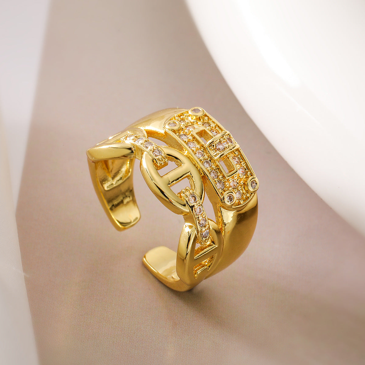 Anello geometrico minimalista in rame placcato oro 18 carati con zirconia micro-incastonata per donna