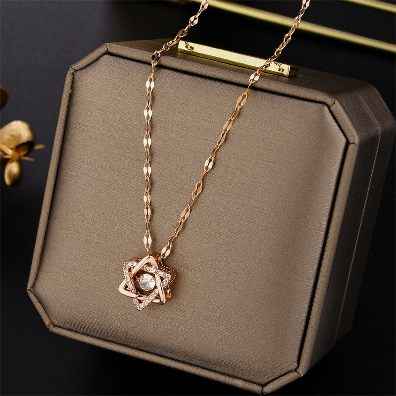 Elegante Collana con Ciondolo Esagramma da Donna in Acciaio al Titanio con Intarsi di Strass e Placcatura in Oro Rosa 18K