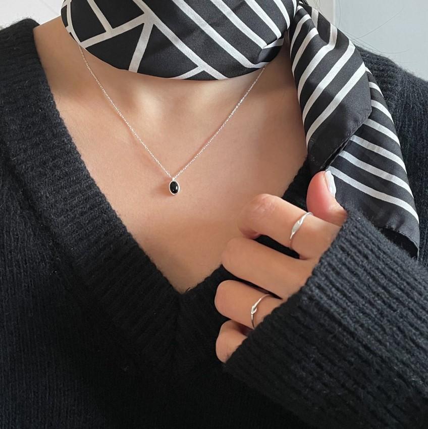 Collana con ciondolo ovale minimalista in argento sterling 925 con intarsio di strass AB per donna