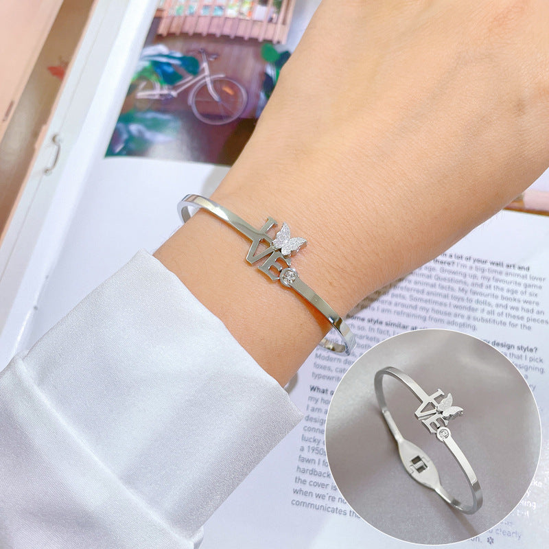 Bracciale in Acciaio Inossidabile Titanio con Farfalla Minimalista, Finitura Galvanica, da Donna, Accessorio di Moda Vintage ed Elegante