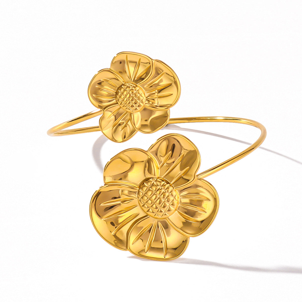 Bracciale da donna in acciaio al titanio a forma di fiore con placcatura in oro 18 carati