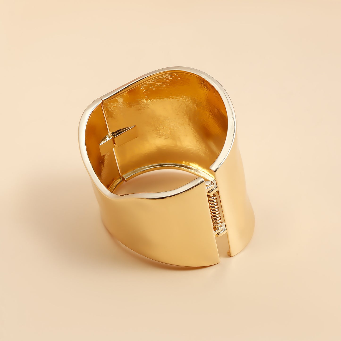 Pulsera de Aleación Pulida Pesada Asimétrica Estilo Punk con Forma Irregular Audaz y Borde Retro