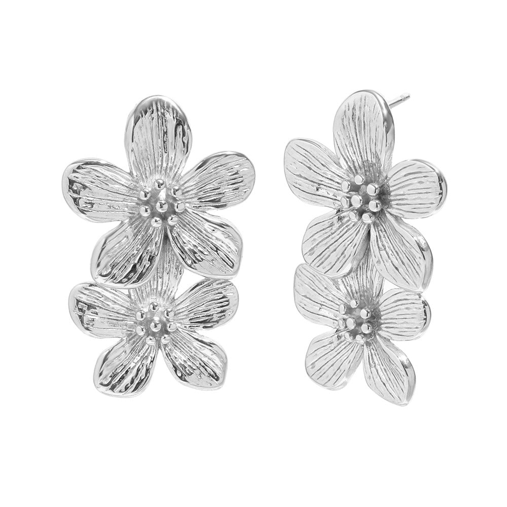 Minimalist Floral Stainless Steel Earrings with 18K Gold Plating for Women — Vintage Double-Bloom Design, Lightweight Luxury Studs
