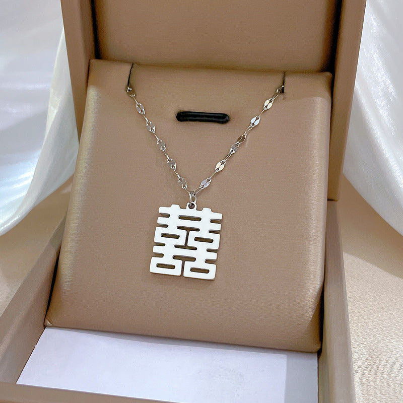 Collar con Colgante Minimalista Geométrico de Doble Felicidad para Mujer de Acero de Titanio Bañado en Oro Real con Cadena de Guardapelo