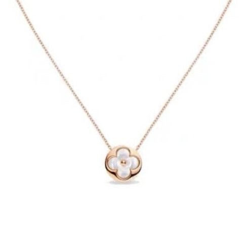 Minimalist Clover-Shaped Titanium Steel Necklace for Women with Mother-of-Pearl Inlay and Plated Finish