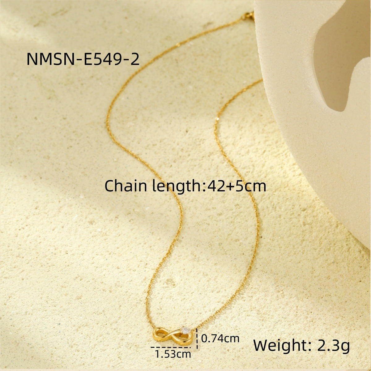 Collana da donna minimalista a otto geometrico in acciaio al titanio con intarsio in zircone