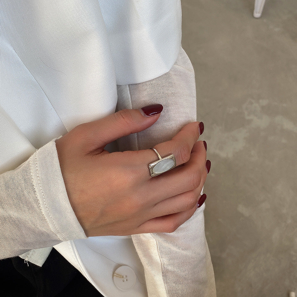 Anello da donna in argento sterling 925 con intarsio a conchiglia ovale, dolce e minimalista