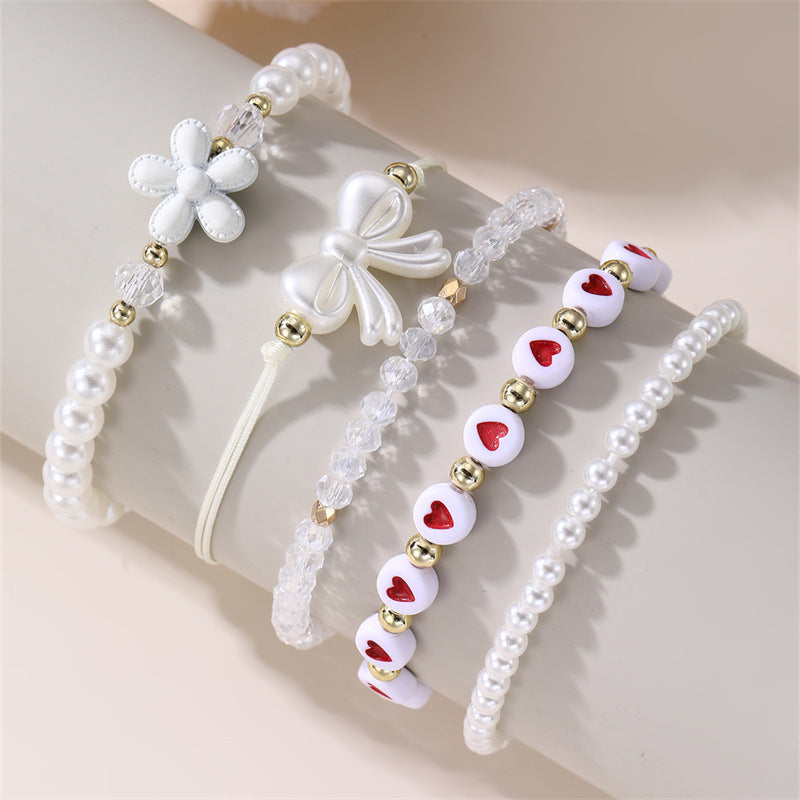 Pulsera bohemia hecha a mano con cuentas para niños, con dijes cuadrados de resina blanca y perlas de alfabeto coloridas