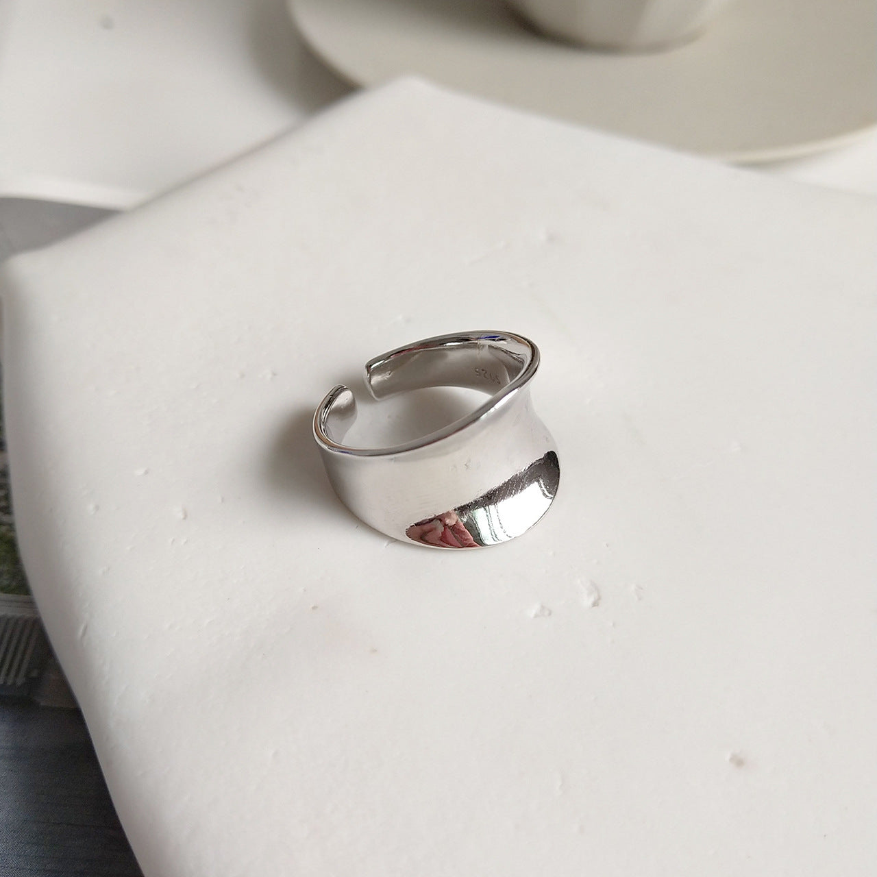 Dolce anello da donna a fascia larga, lucido, geometrico, in argento sterling 925, dal design minimalista