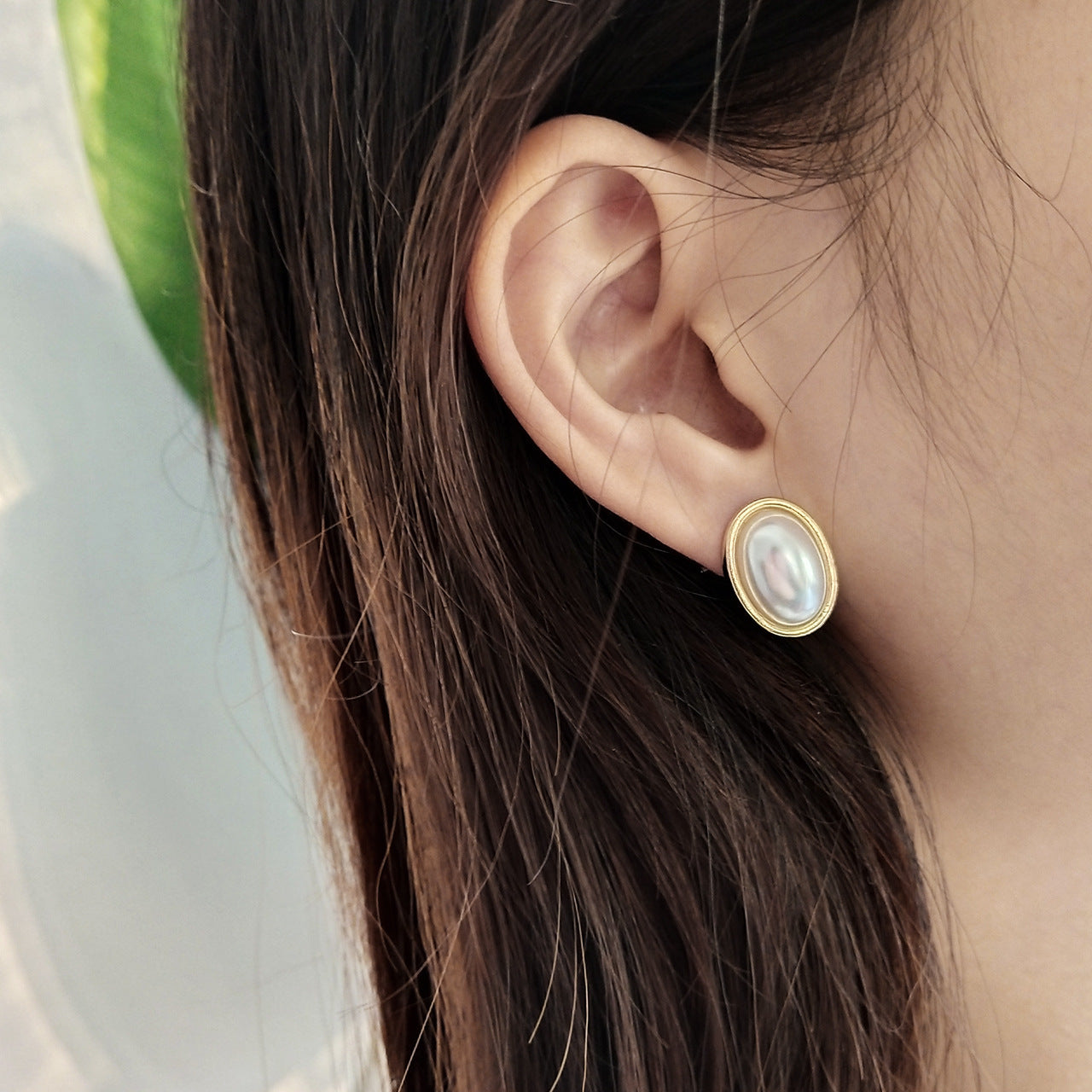 Pendientes minimalistas de plata de ley 925 chapados en oro con incrustaciones de perlas ovaladas en forma de lágrima