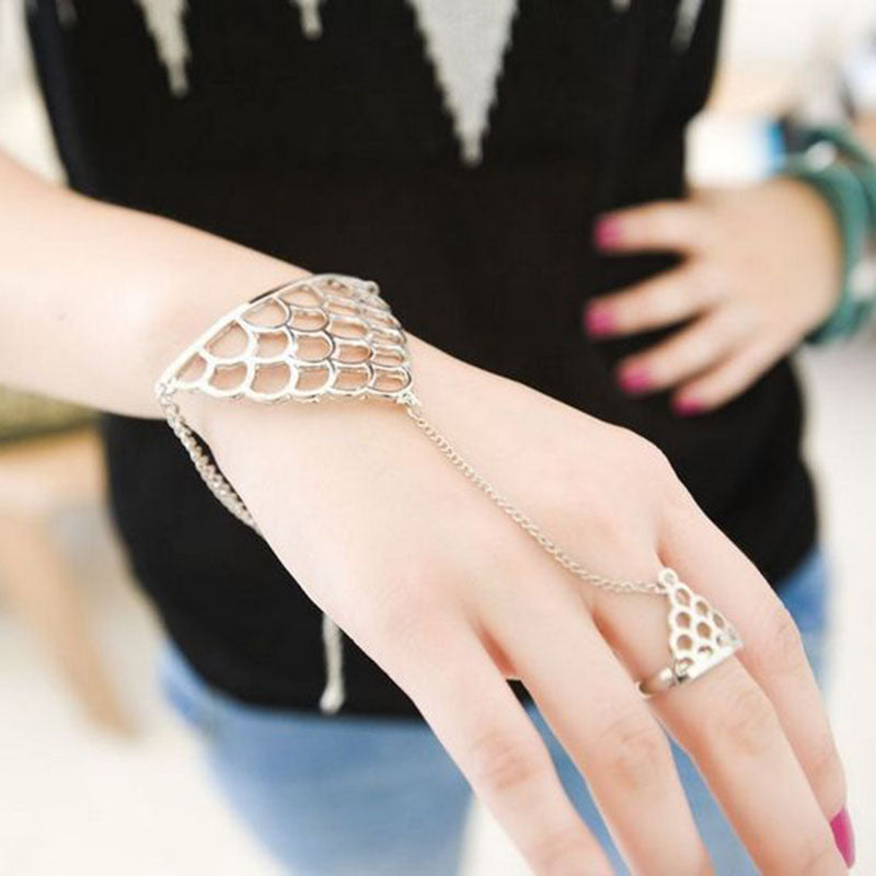 Exaggerated Hollow Fishnet Geometric Plated Alloy Bracelet for Women